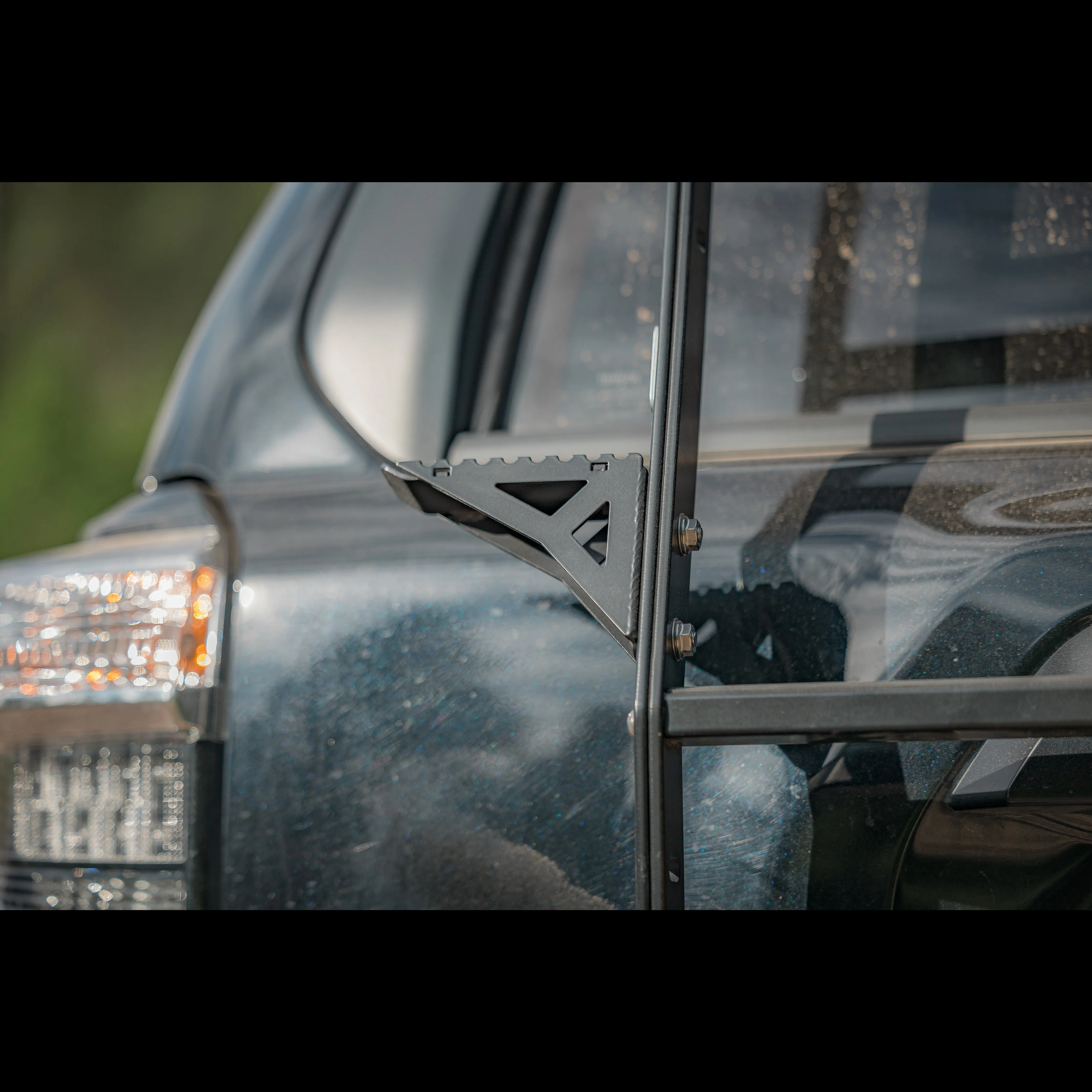 (SCRATCH AND DENT) 4Runner Summit Hatch Ladder / 5th Gen / 2010 